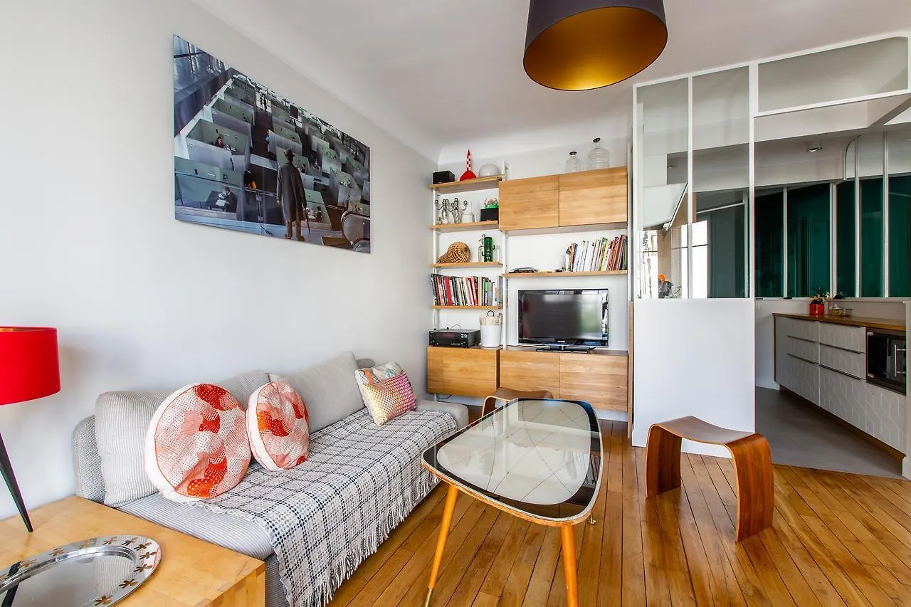 Veeve - Retro Chic In Petit Montrouge Apartment Paris France