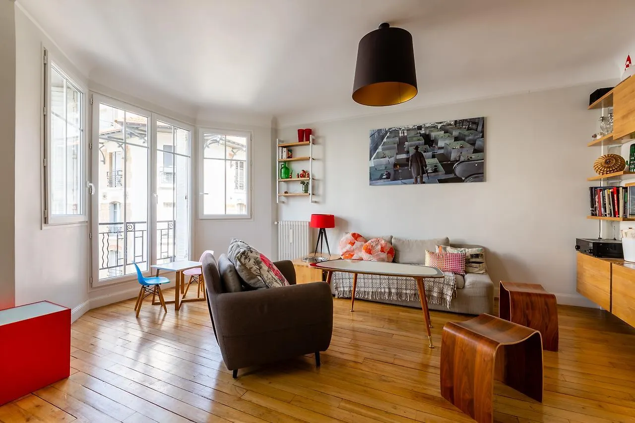 Veeve - Retro Chic In Petit Montrouge Apartment Paris