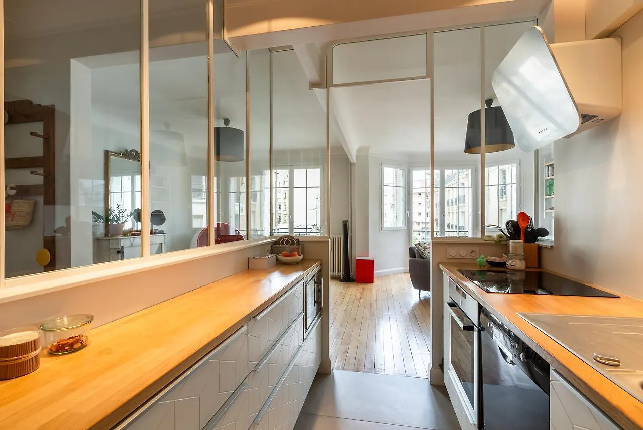 Veeve - Retro Chic In Petit Montrouge Apartment Paris