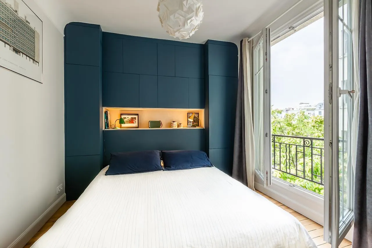 Veeve - Retro Chic In Petit Montrouge Apartment Paris