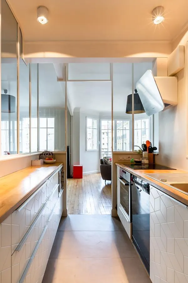 Veeve - Retro Chic In Petit Montrouge Apartment Paris